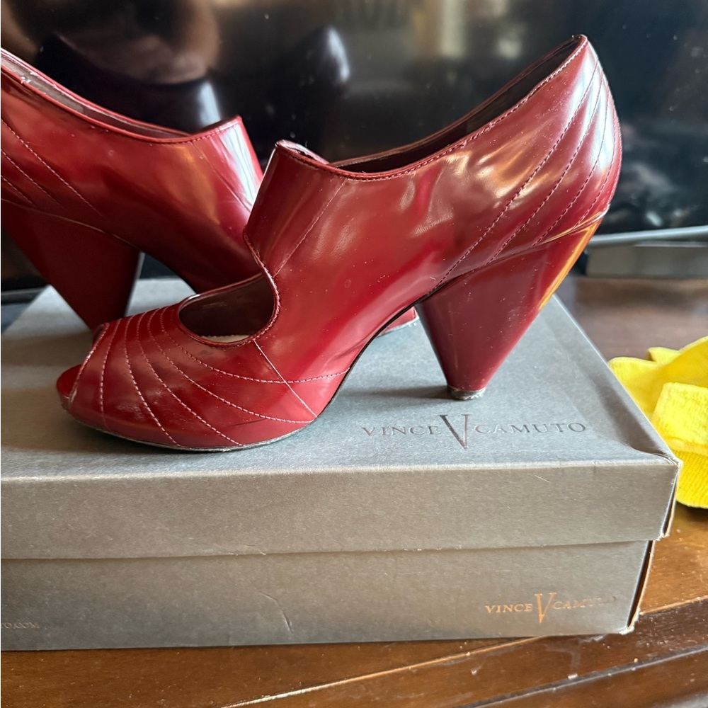 Vince Camuto Cherry Red Peep Toe Heels Pin Up Cuban Heel 1940’s style